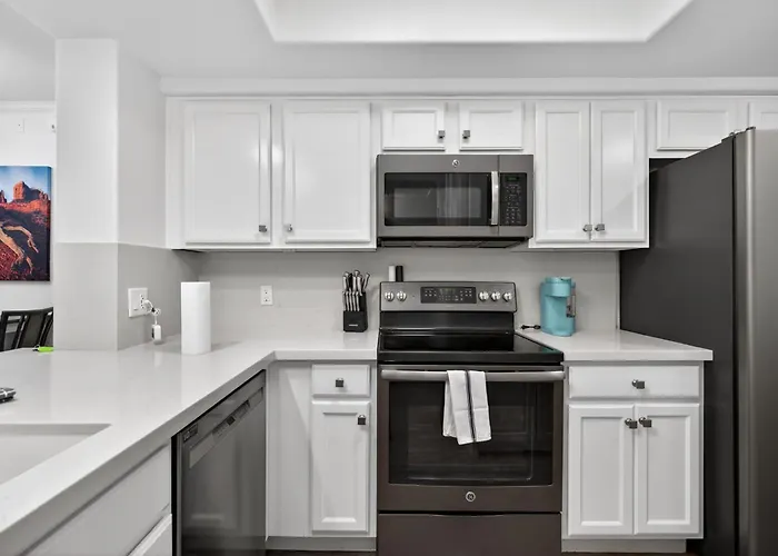 Spacious 2br 2ba Getaway For 6 *